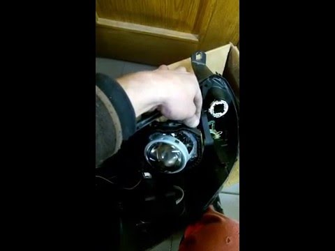 Линза Hella 3 New установленная в рамке фары BMW X5 Линза Hella 3 New установленная в рамке фары BMW X5