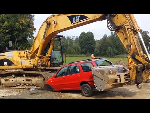 Biggest Powerful Excavators Fast Destroyed & Scrapped Luxury Cars Such As Audi, BMW For Fly-Tipping