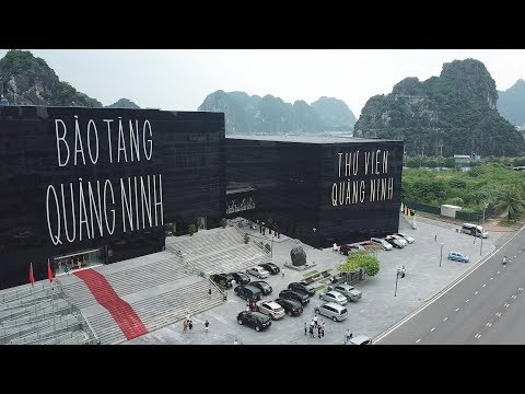 Video Bên trong khối kim cương đen bí ẩn khổng lồ bên vịnh... - youtube