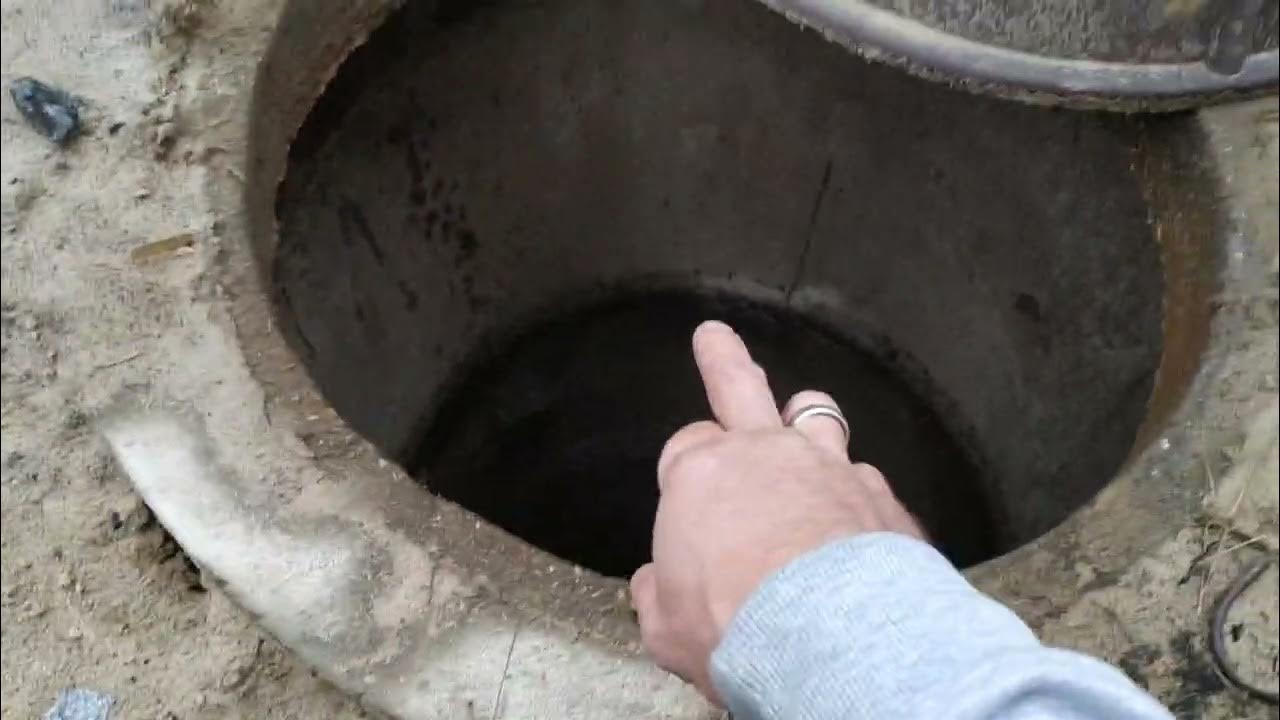 Чем растворить ил в выгребной яме. Выгребная яма. Черпак для очистки выгребных ям. Яма заилилась. Заилилась яма.