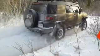 FJ Cruiser getting out of deep snow