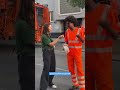 „Papiermüll ist am schlimmsten“: Sommerjob bei der Müllabfuhr