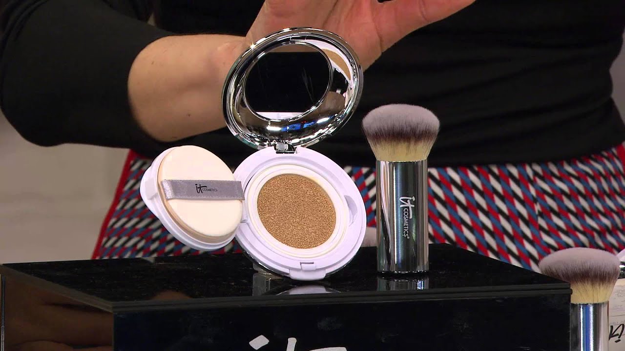 It Cosmetics CC Veil SPF 50 Foundation Cushion Compact with Brush with Sandra Bennett