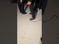 لحظه نزول وائل جسار من علي المسرح 