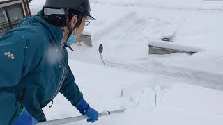 除雪用品のイースライダーを使って屋根の雪下ろしをしてみました。