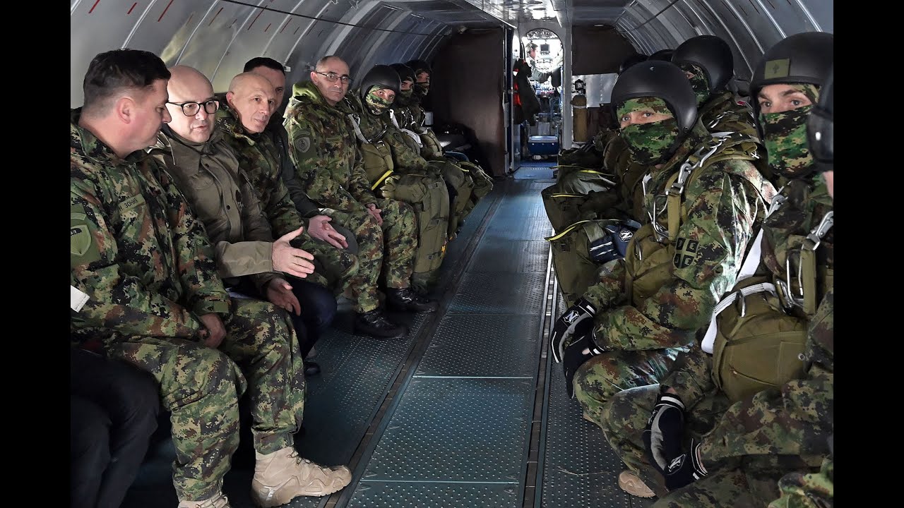 Ministar Vučević obišao 63. padobransku brigadu