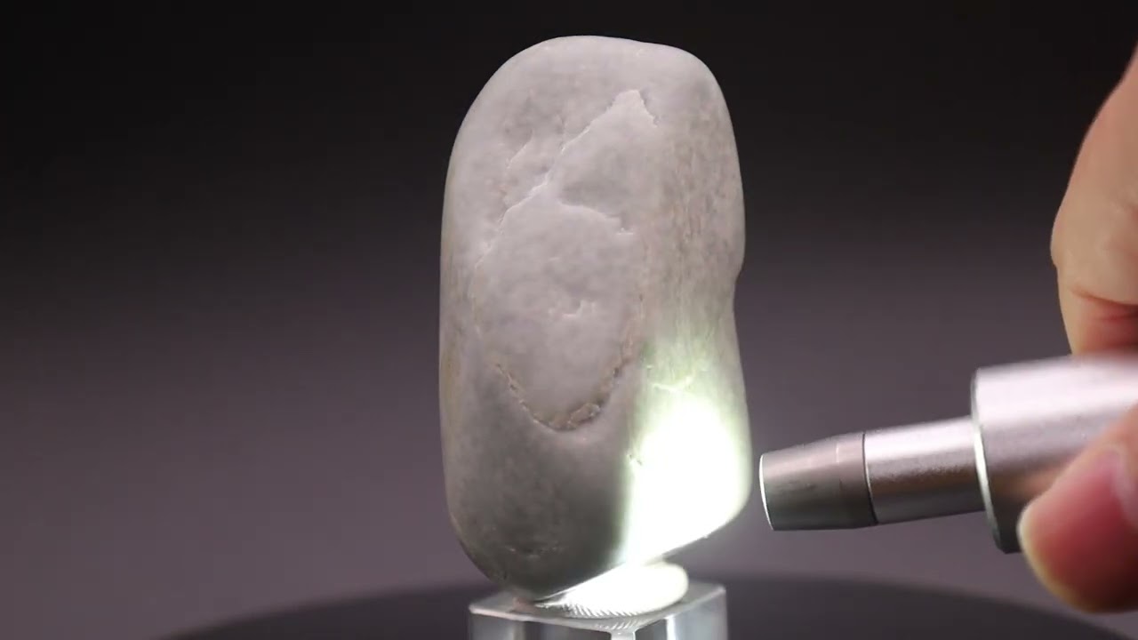糸魚川翡翠原石(ひすい ヒスイ Jadeite)IJ260332 - YouTube