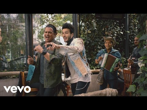 Carlos Vives Feat. Sebastian Yatra - Robarte Un Beso (8D Audio)