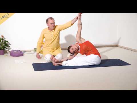 Video: Wie man die gedrehte Kopf-Knie-Pose im Yoga macht – wikiHow