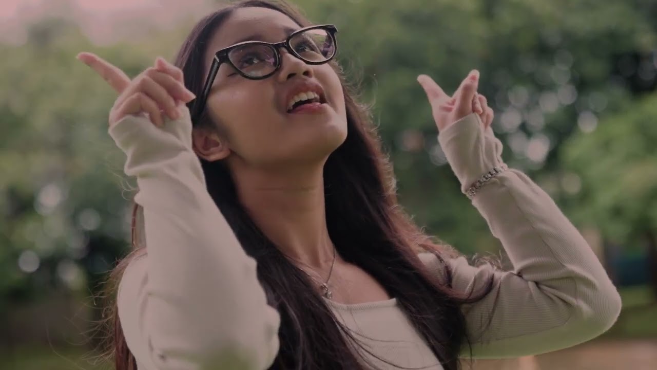 Nadya cover Perahu Kertas