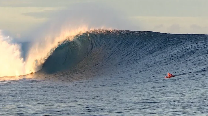 Finding INSANE waves in Fiji with bodyboard legend...
