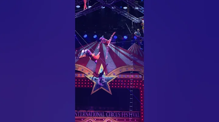 Flying Trapeze😍 #circus #split #shorts #flyingtrapeze #clown #extreme #beautiful #gymnast #aerial ￼