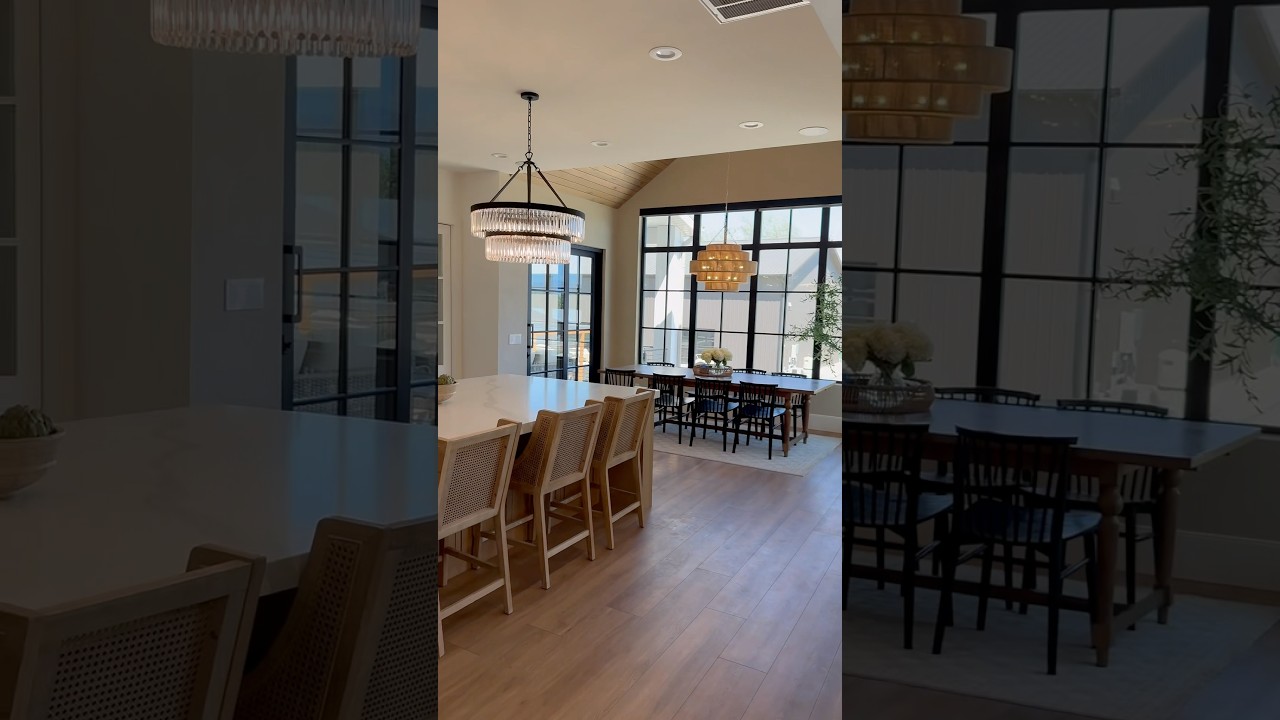Mini home tour! Come check out this kitchen + family room where cozy meets everyday living #hometour
