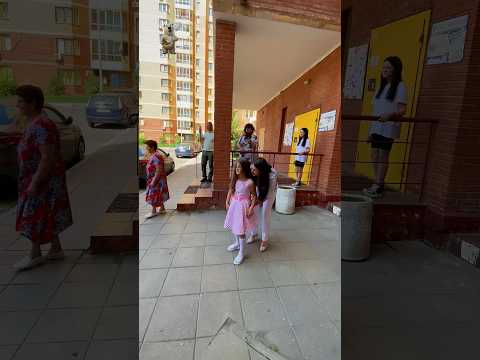 Он прибежал в День рождения поздравить маленькую принцессу 🌸#shorts #чебурашка