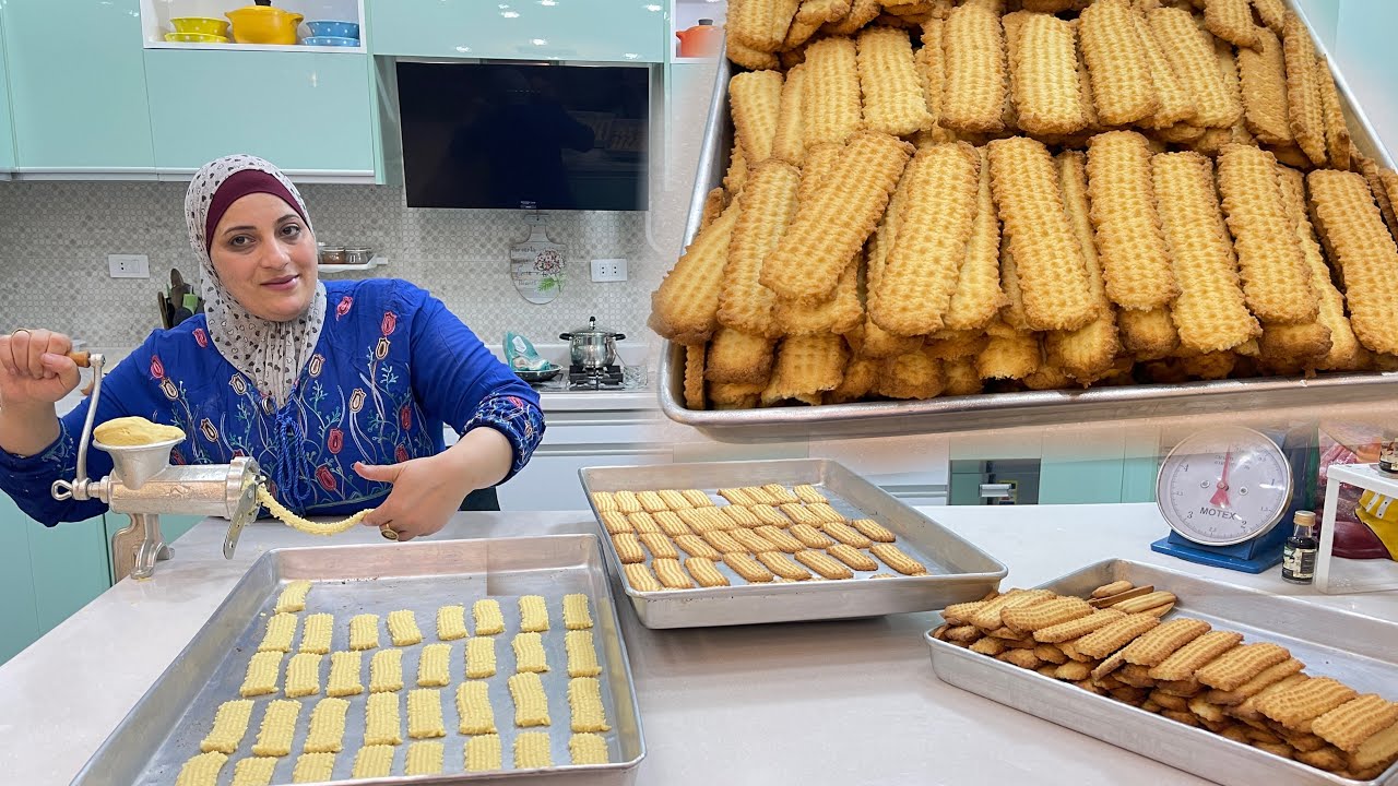 بسكوت النشادر بالمكنه خلاصه الخبره من جدتي وامي علمت محل الحلواني الا جنب البيت