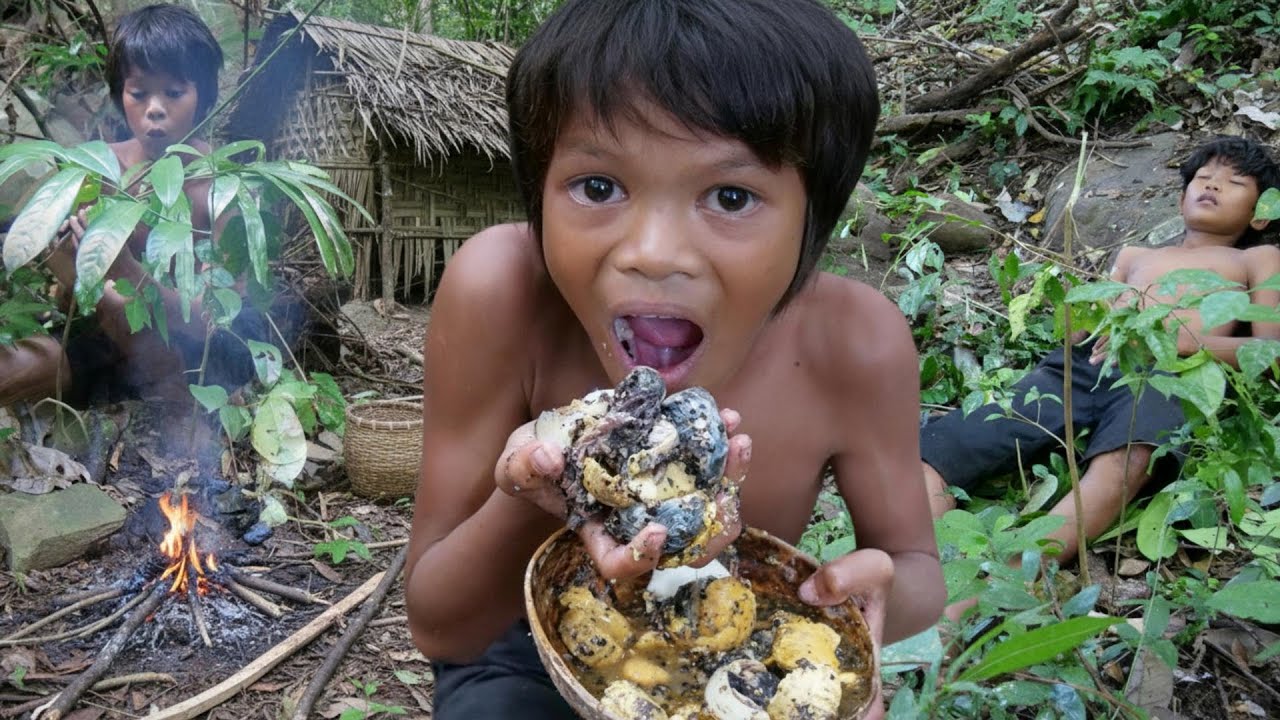 Primitive Technology / Smart boy cooking egg duck
