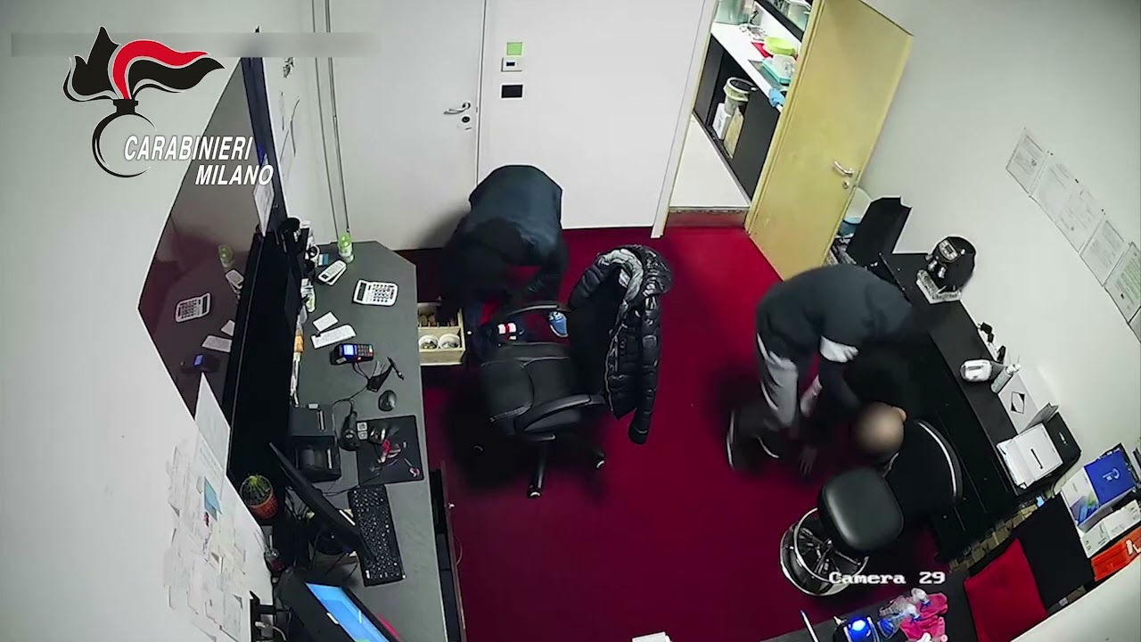 Rapinavano gioiellerie, centri scommesse e sale slot