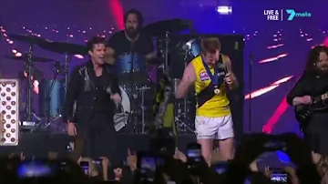 Jack Riewoldt sings Mr Brightside with the Killers 2017 AFL GRAND FINAL