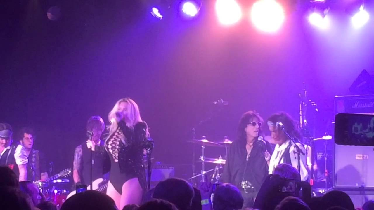 Hollywood Vampires with Keha Whole Lotta Love (Led Zeppelin cover the Roxy) YouTube Hollywood Vampires with Keha Whole Lotta Love (Led Zeppelin cover the Roxy) YouTube