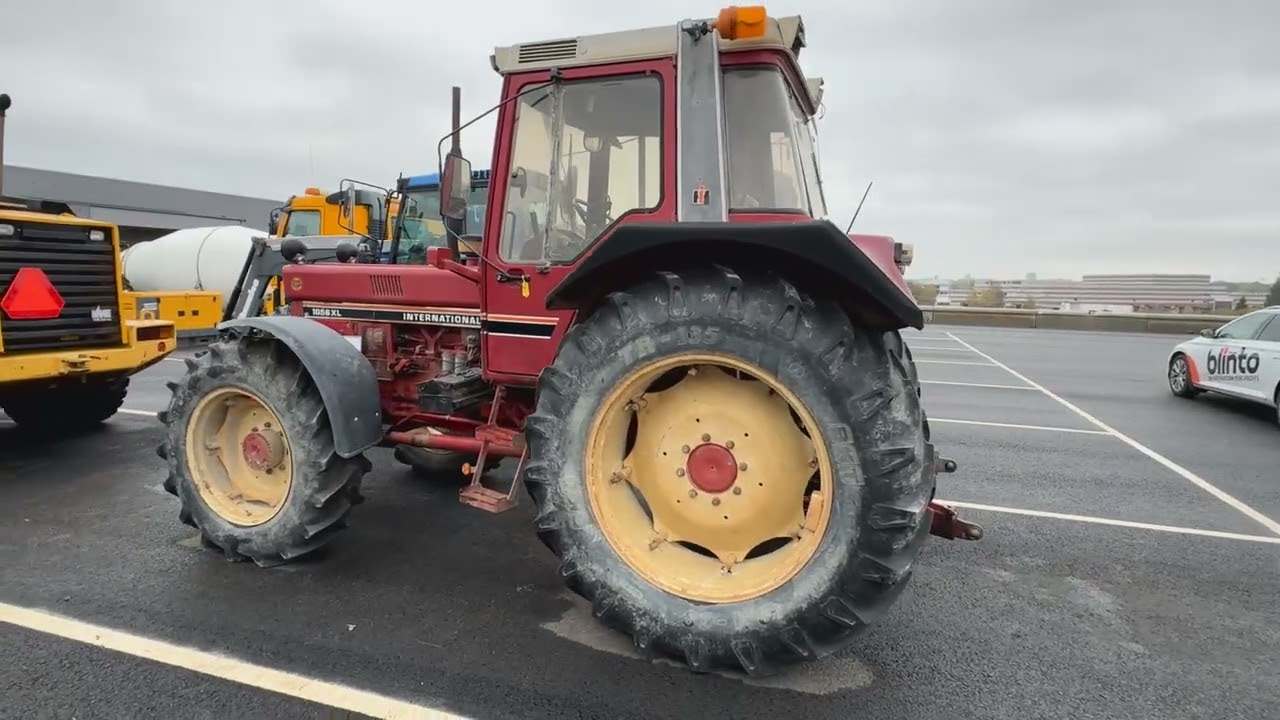 Traktor INTERNATIONAL 1056 AXL