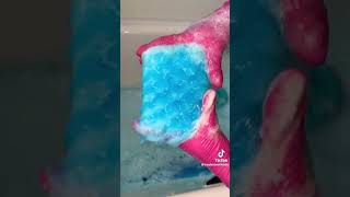 Blue on blue bath tub sponge squeezing 🛁🧽🩵💙| kaylasoverloads on tiktok