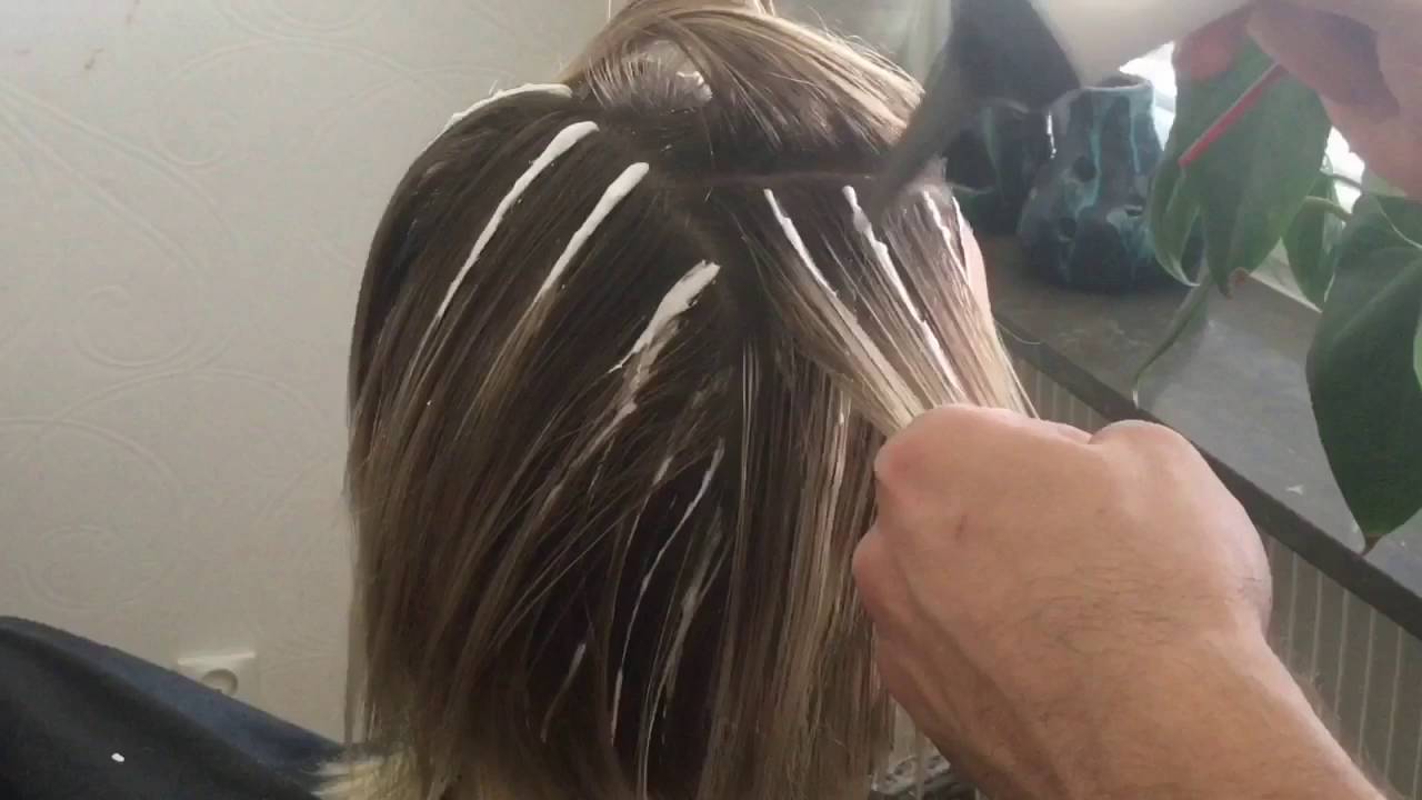 How to Highlight Hair at Home With Foils