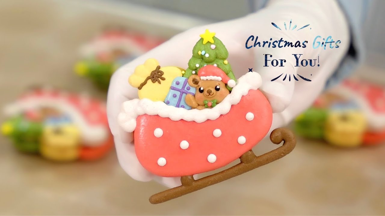 Santa Claus' Sleigh with Christmas Gifts Macarons!
