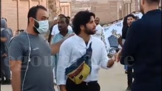 انفعل علي المصورين..اول ظهور إعلاميا ل نجل هشام سليم في جنازة والده