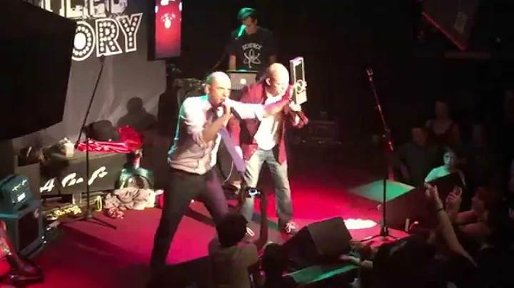 STEVE JOBS vs BILL GATES - Epic Rap Battles of History Live World Tour 2015 @ The Whisky