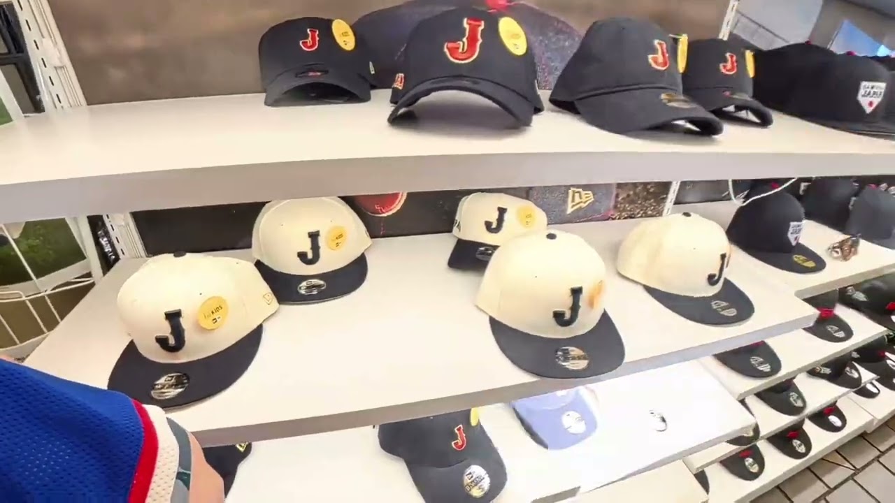 2026WBC 東京ドーム場外のグッズ売場に30分並んで色々見てきた - YouTube