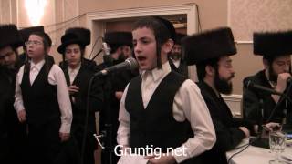 Child Soloist Sings "A Sheinem Cholem" (Yiddish) at Kupath Ezra Melave Malka chords