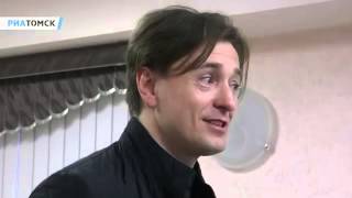 Смотреть доброе кино, а не "Бригаду": Безруков открыл кинозал в Томске Смотреть доброе кино, а не "Бригаду": Безруков открыл кинозал в Томске
