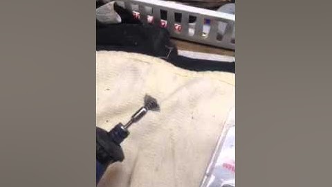 Cleaning primer pockets