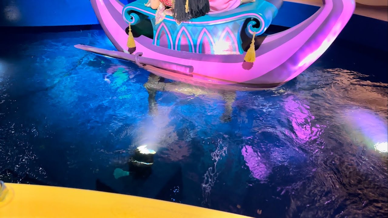 “it’s a small world” Water view Disneyland Paris Full ride