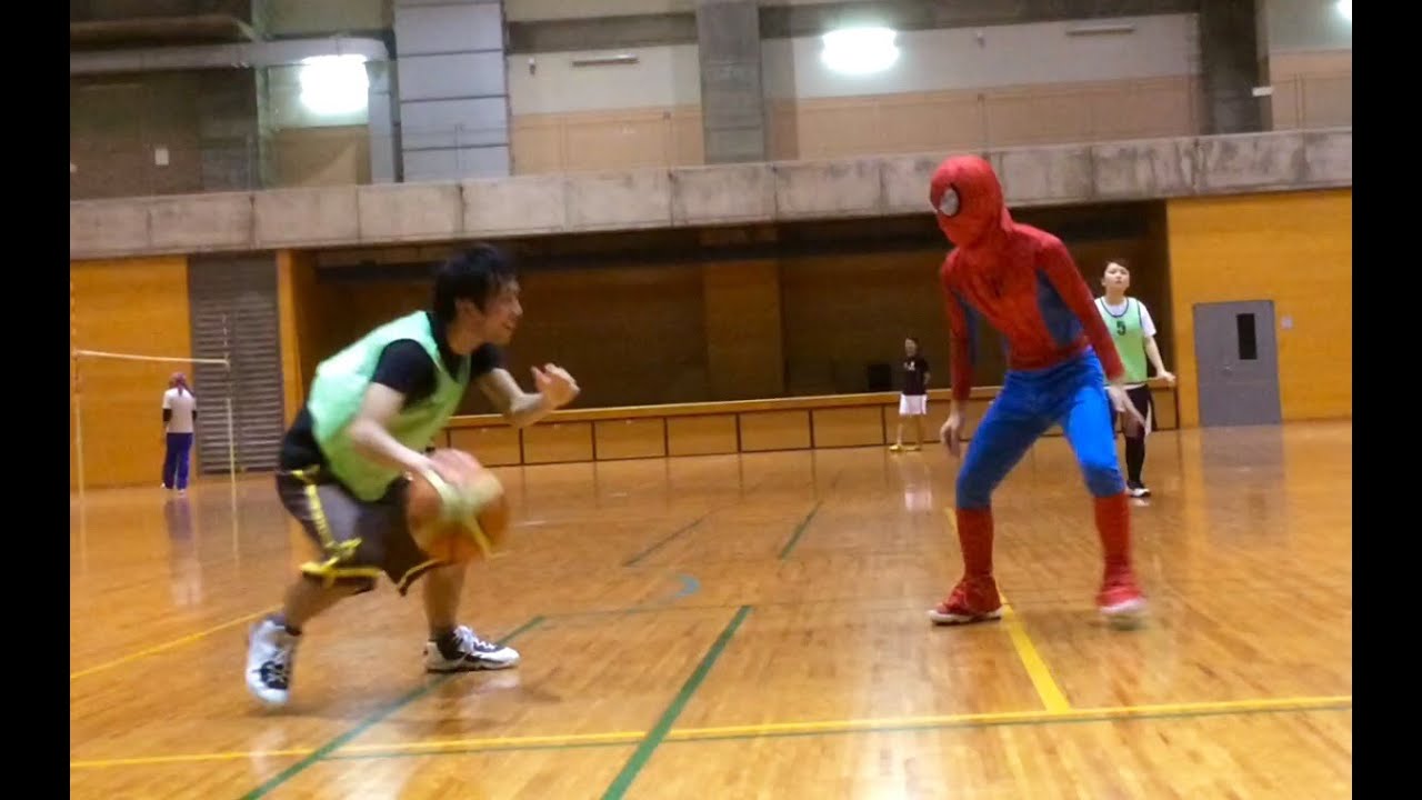 スパイダーマンが日本の社会人バスケに乱入 Spiderman Basketball Episode Japan エアボーズ 46 Youtube