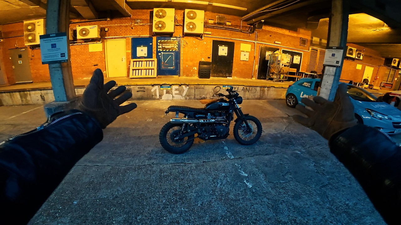 BACK ON THE SCRAMBLER 900 FOR AN EVENING RIDE AROUND TOWN