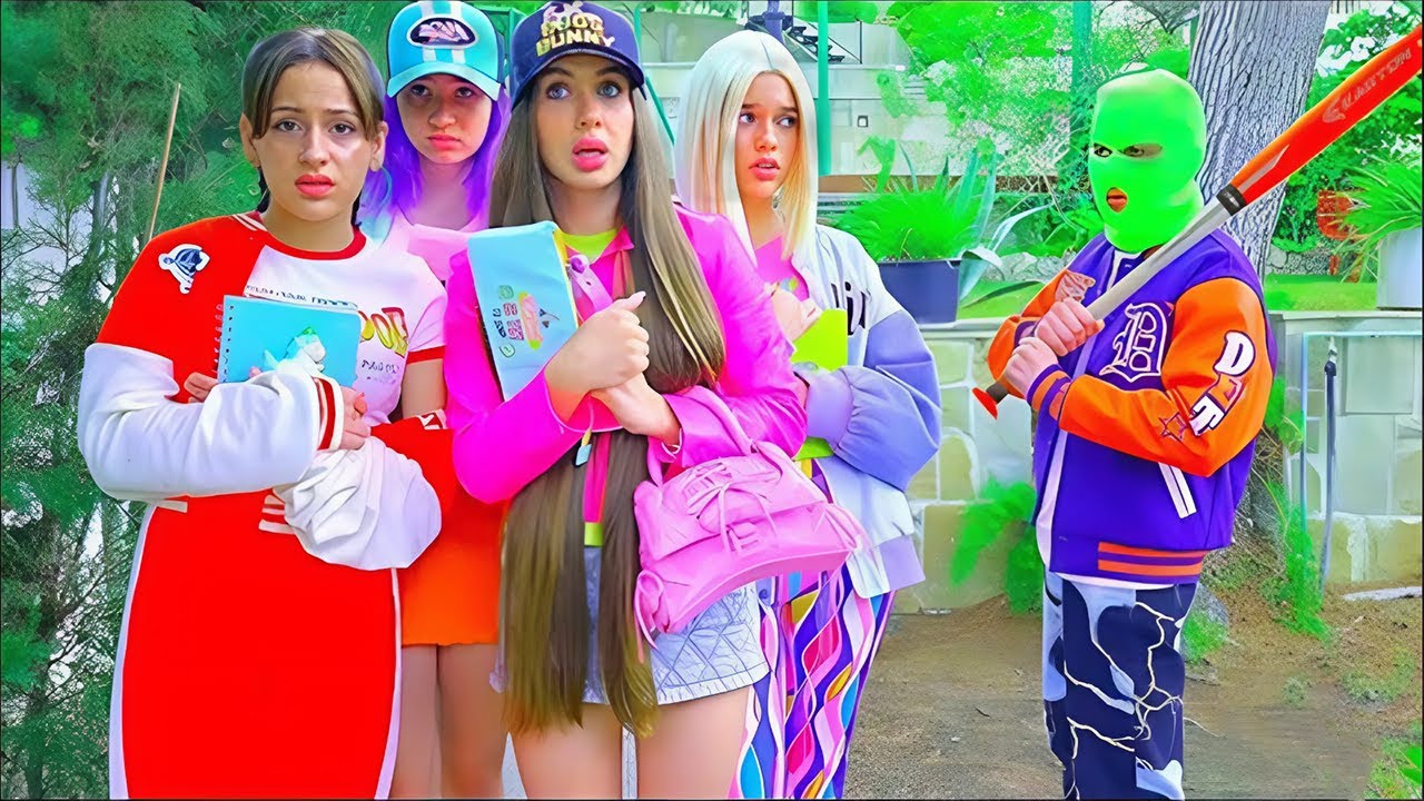 VAIKINAS SU BALAKLAVA SEKA BUNNY MERGAITES! Kas yra išdavikas viloje?