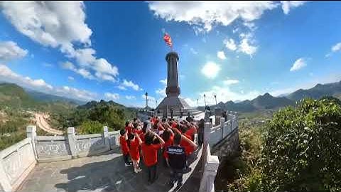 Làm lễ chào cờ tại Cột cờ Lũng cũ điểm cực Bắc của Việt Nam
