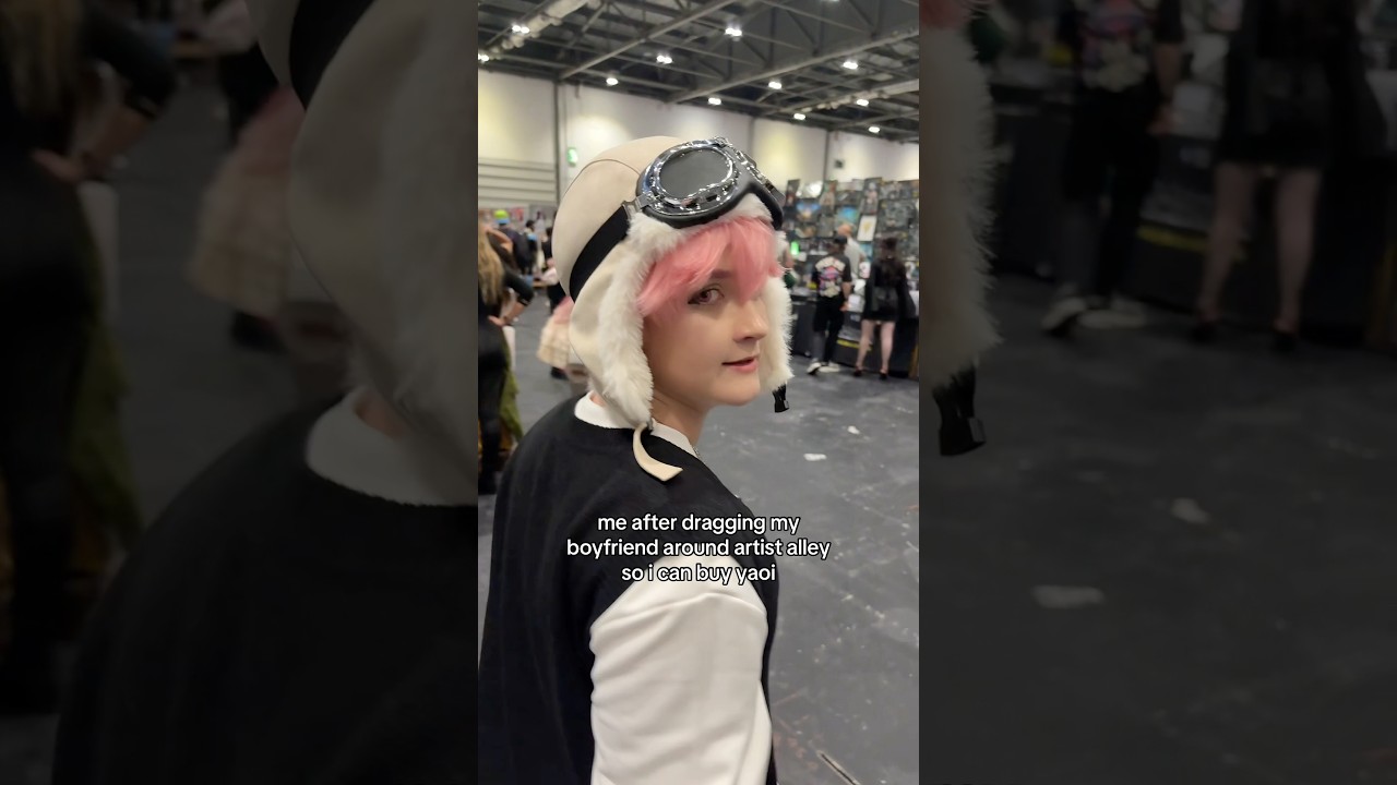 #MCMCOMICCON | artist alley is so so good this year…🙂‍↕️ #artistalley #convention