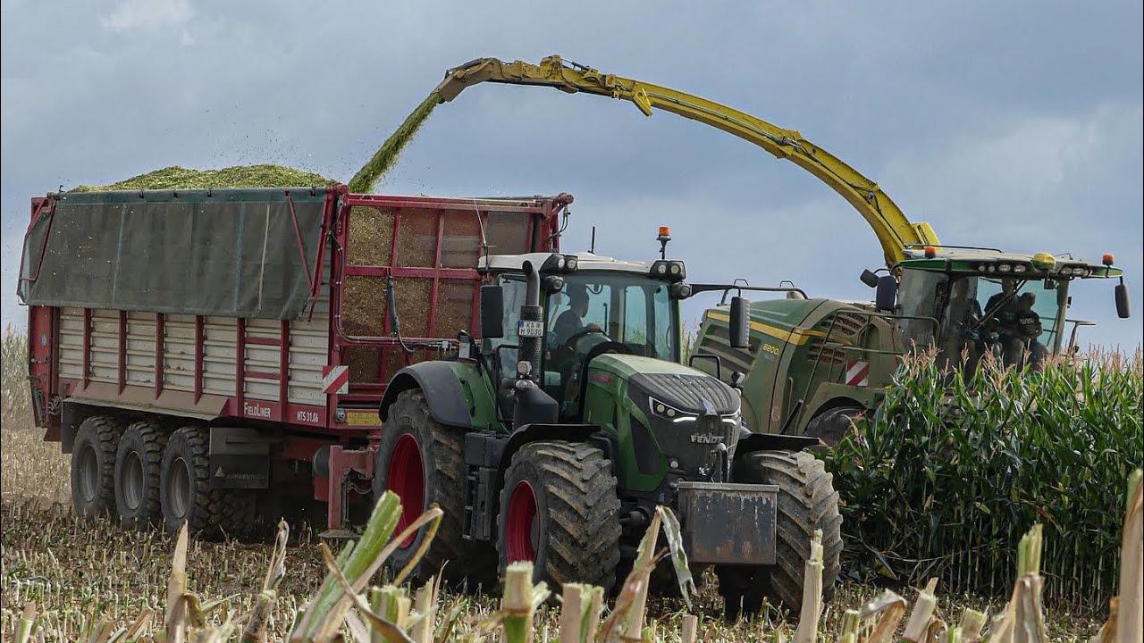 Mais Häckseln 2022 mit Überladenen