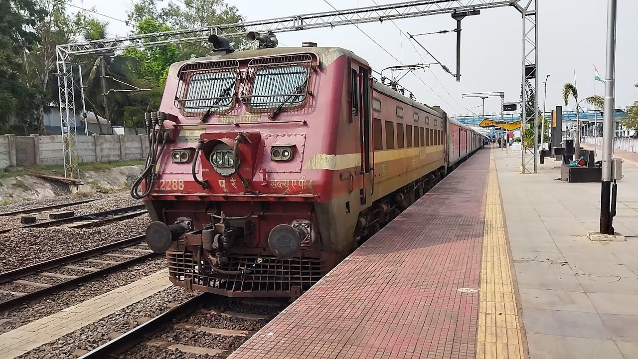 12503/12504 HUMSAFAR EXPRESS AGARTALA TO SMVT BENGALURU - YouTube