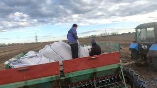 Закончили сеять ячмень союз, норма высева вышла  меньше 100 кг на га.