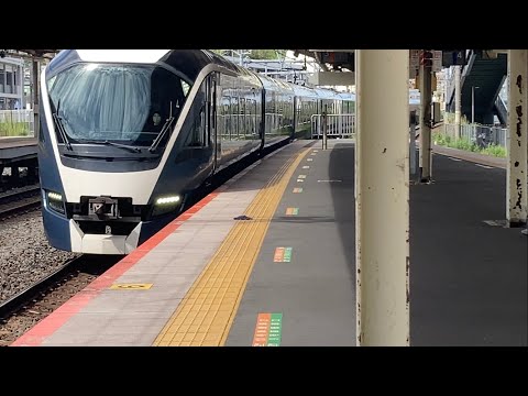 E261系　サフィール踊り子が戸塚駅3番線をロング警笛を鳴らして高速通過するシーン
