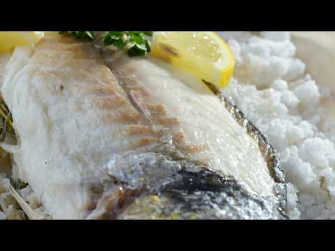 فيديو: كيفية طهي السمك بالملح