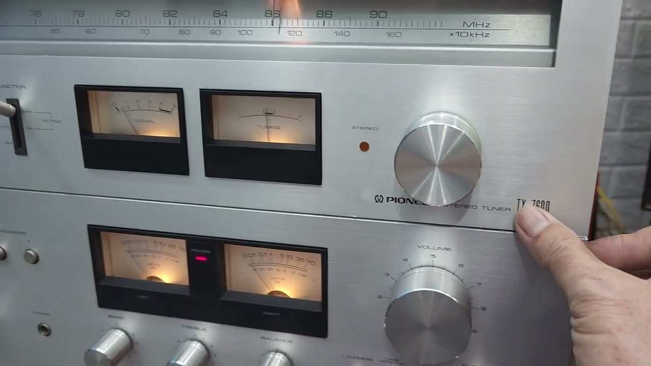 Tuner Pioneer TX 7600 đẹp keng, đã kéo sóng bắt đài tốt - YouTube