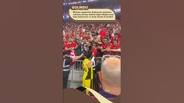 Momen supporter Timnas Indonesia rebutan jersey Nadeo Argawinata after match Indonesia vs Arab Saudi