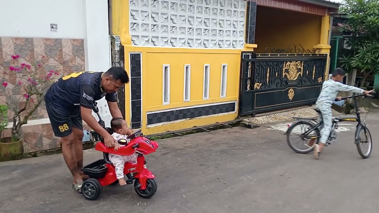 Abang adek main sepeda pagi2 🥰🫰😘