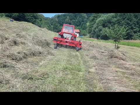 Video: Traktorske grablje za pravljenje sijena