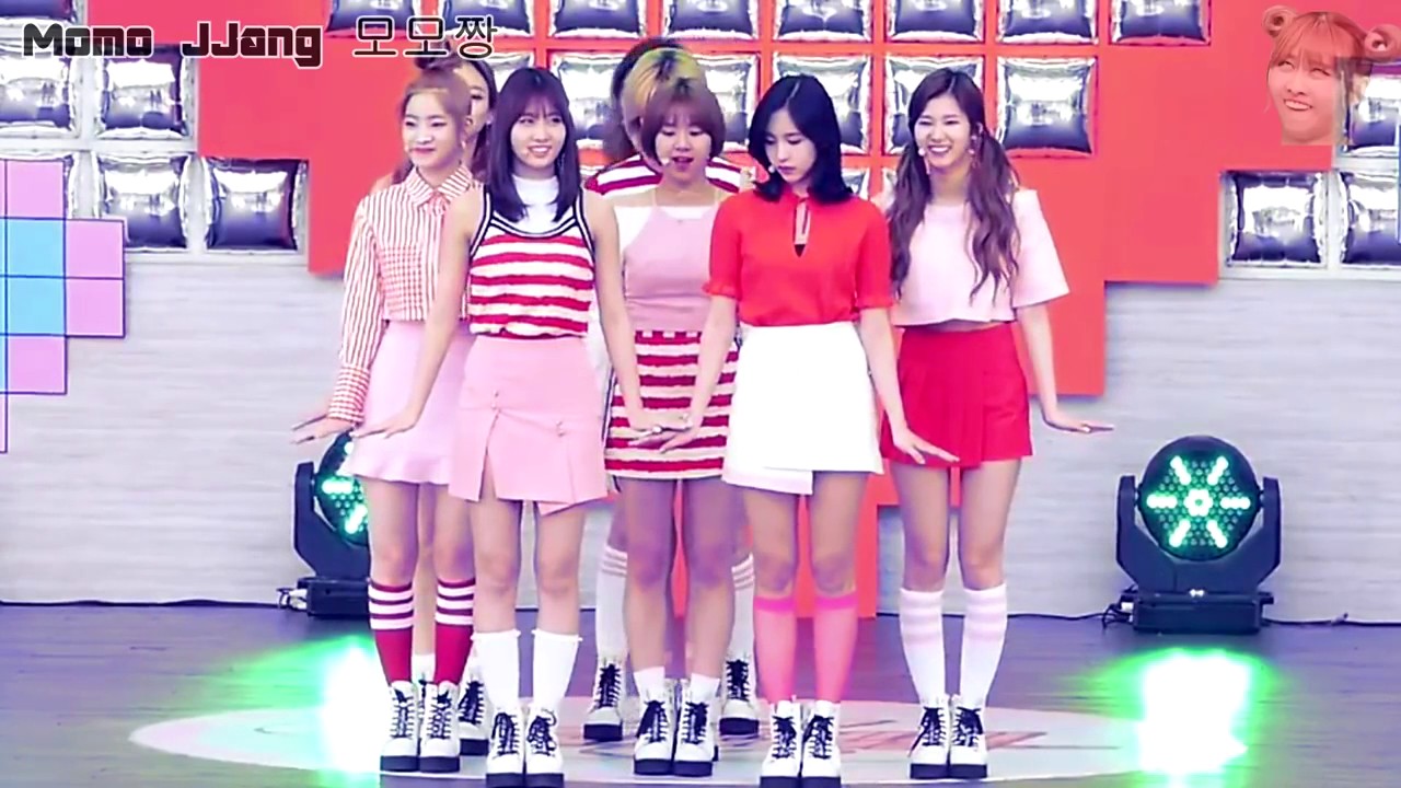 Twice ツウィ 大好きなサナへのイタズラは許さない サナの代わりにヒザをつっついて仕返し 普段の姿からは想像できないツウィの姿がかわいすぎるとファン大爆笑 Kpop Monster