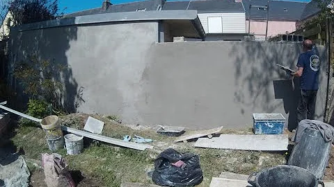 Comment crépir un mur en parpaings ?